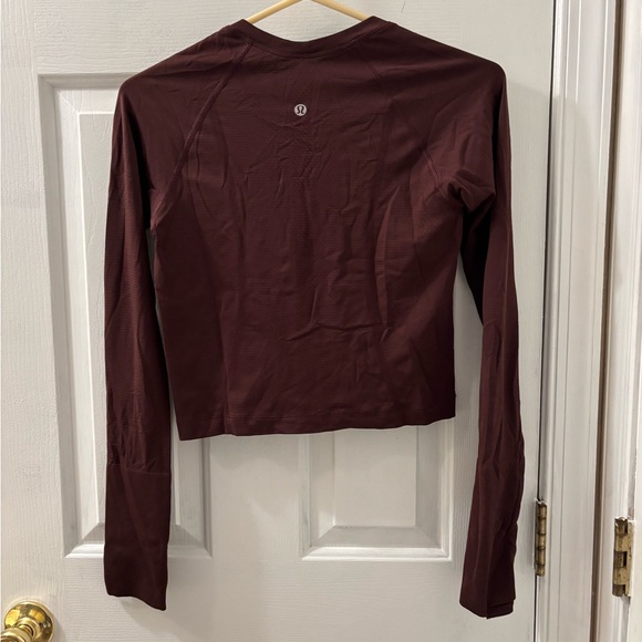 Lululemon size 2 crop - Picture 2 of 2